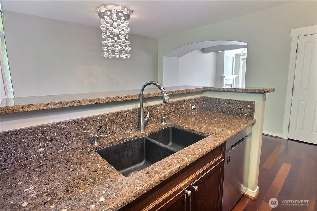 23300 Southeast Black Nugget Road, Unit H2 Issaquah, WA 98029 - Photo 15 of 36