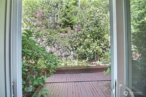 $3,500 | 23300 Southeast Black Nugget Road, Unit H2, Issaquah, WA 98029