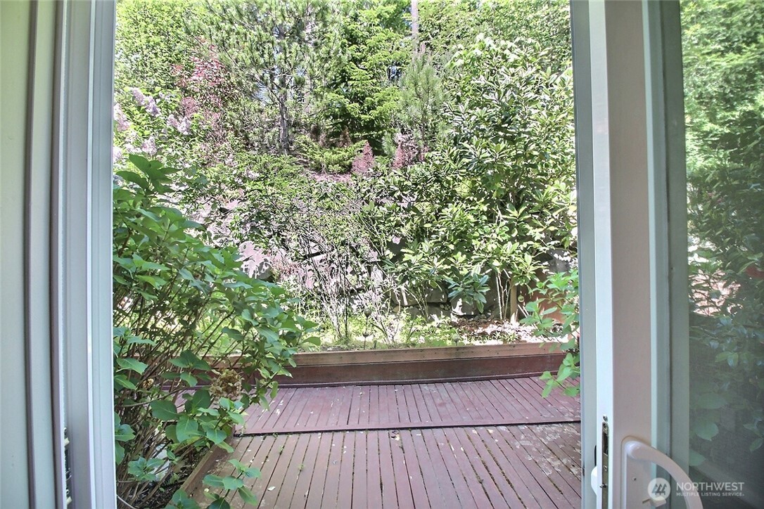 23300 Southeast Black Nugget Road, Unit H2 Issaquah, WA 98029 - Photo 16 of 36