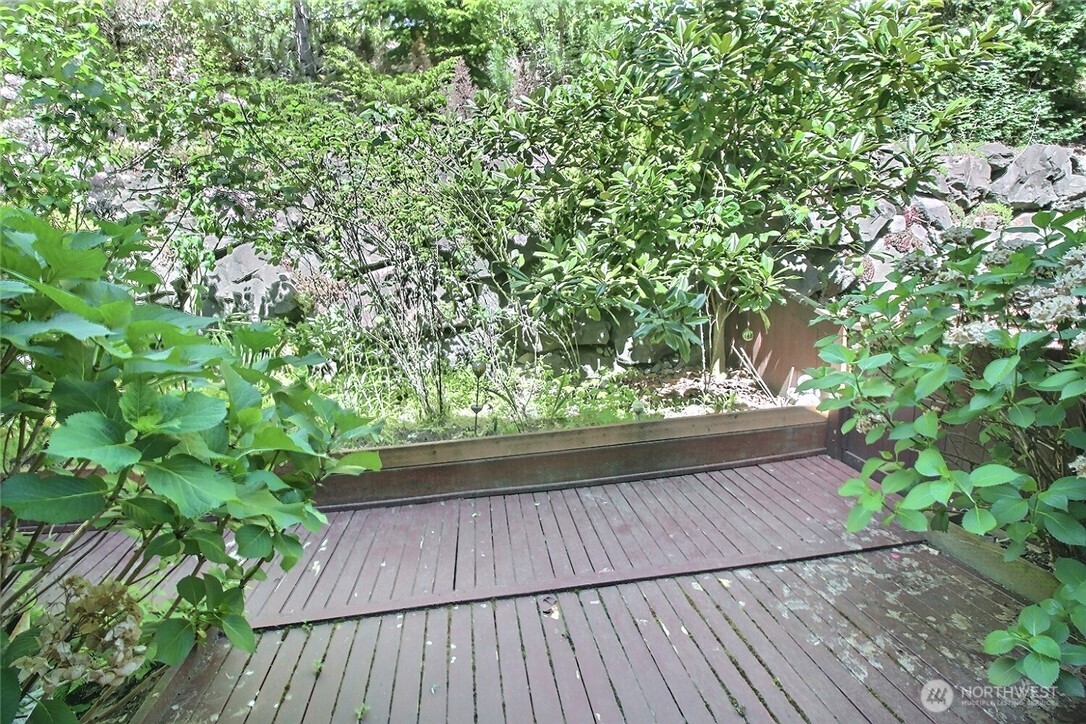 23300 Southeast Black Nugget Road, Unit H2 Issaquah, WA 98029 - Photo 17 of 36