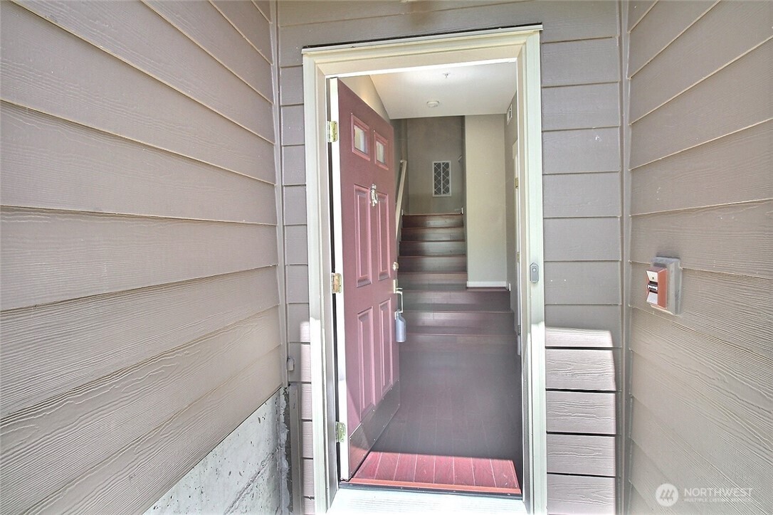 23300 Southeast Black Nugget Road, Unit H2 Issaquah, WA 98029 - Photo 2 of 36