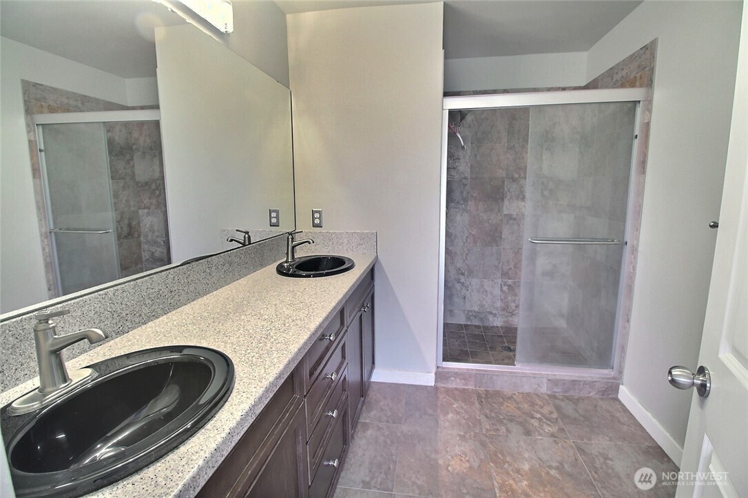 23300 Southeast Black Nugget Road, Unit H2 Issaquah, WA 98029 - Photo 22 of 36