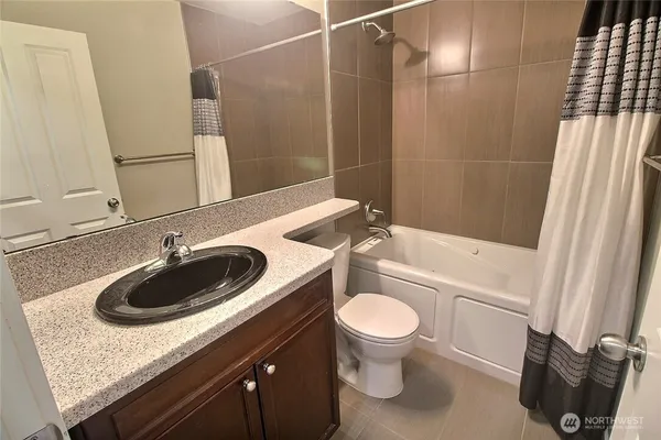 $3,500 | 23300 Southeast Black Nugget Road, Unit H2, Issaquah, WA 98029