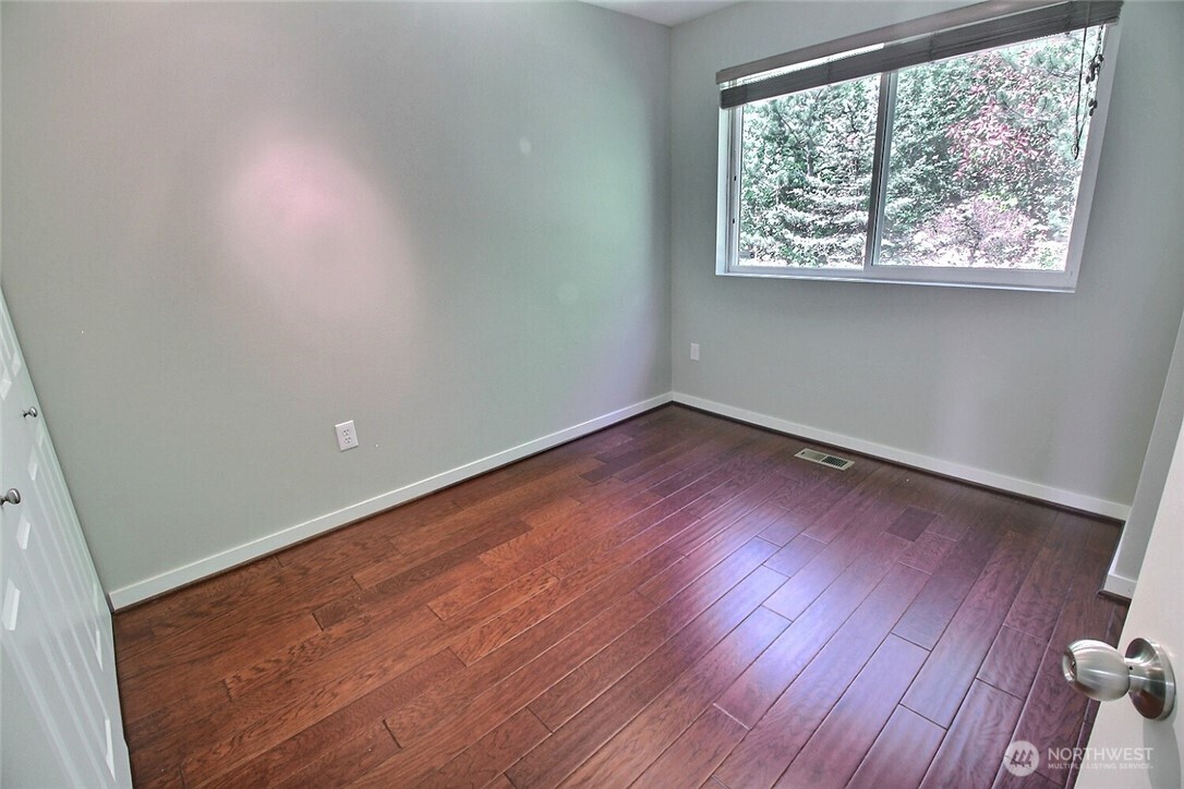 23300 Southeast Black Nugget Road, Unit H2 Issaquah, WA 98029 - Photo 26 of 36