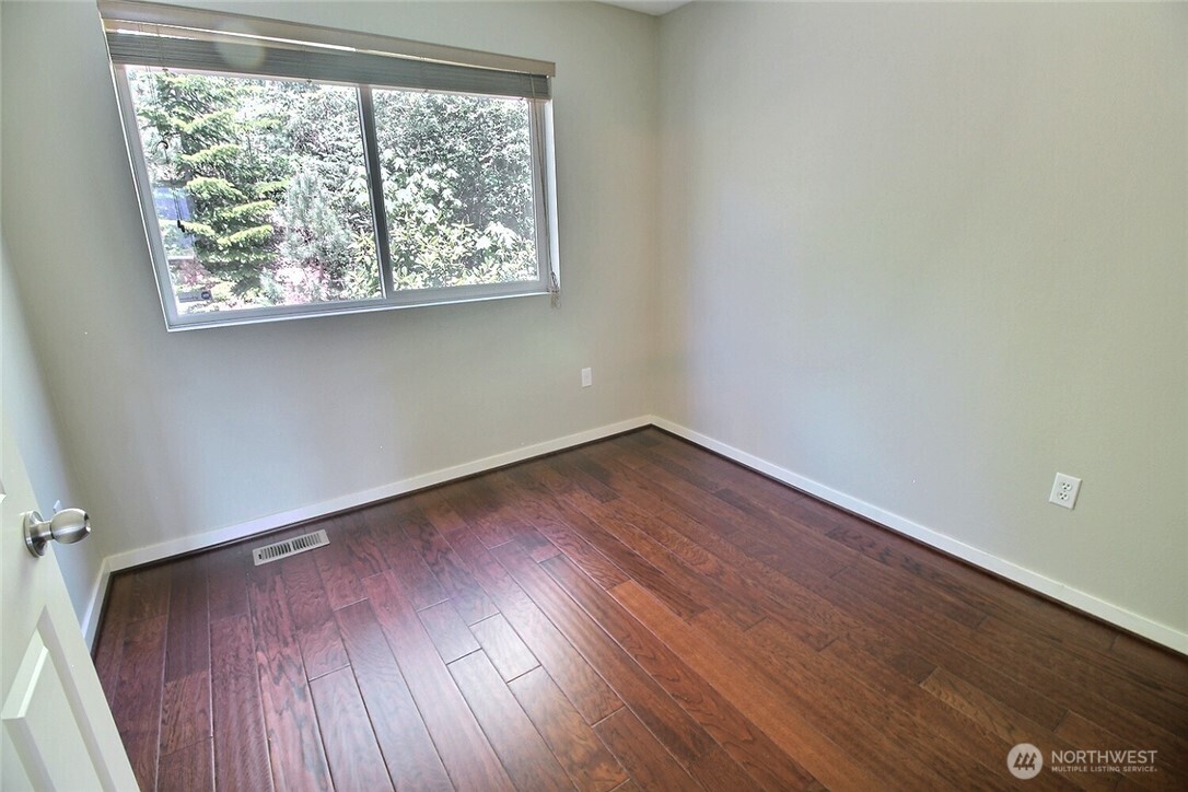 23300 Southeast Black Nugget Road, Unit H2 Issaquah, WA 98029 - Photo 27 of 36