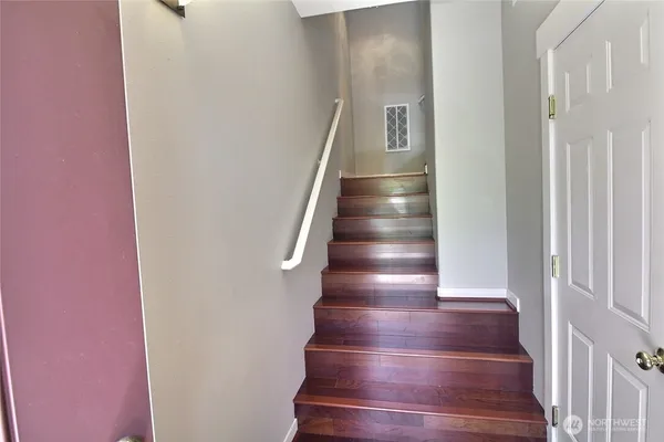 $3,500 | 23300 Southeast Black Nugget Road, Unit H2, Issaquah, WA 98029