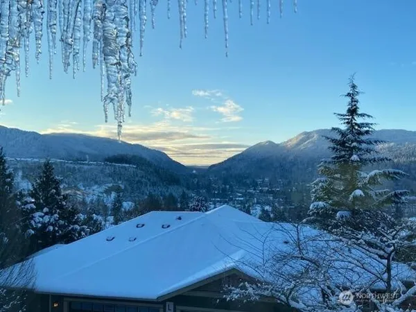 $3,500 | 23300 Southeast Black Nugget Road, Unit H2, Issaquah, WA 98029