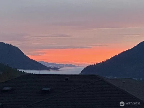 $3,500 | 23300 Southeast Black Nugget Road, Unit H2, Issaquah, WA 98029
