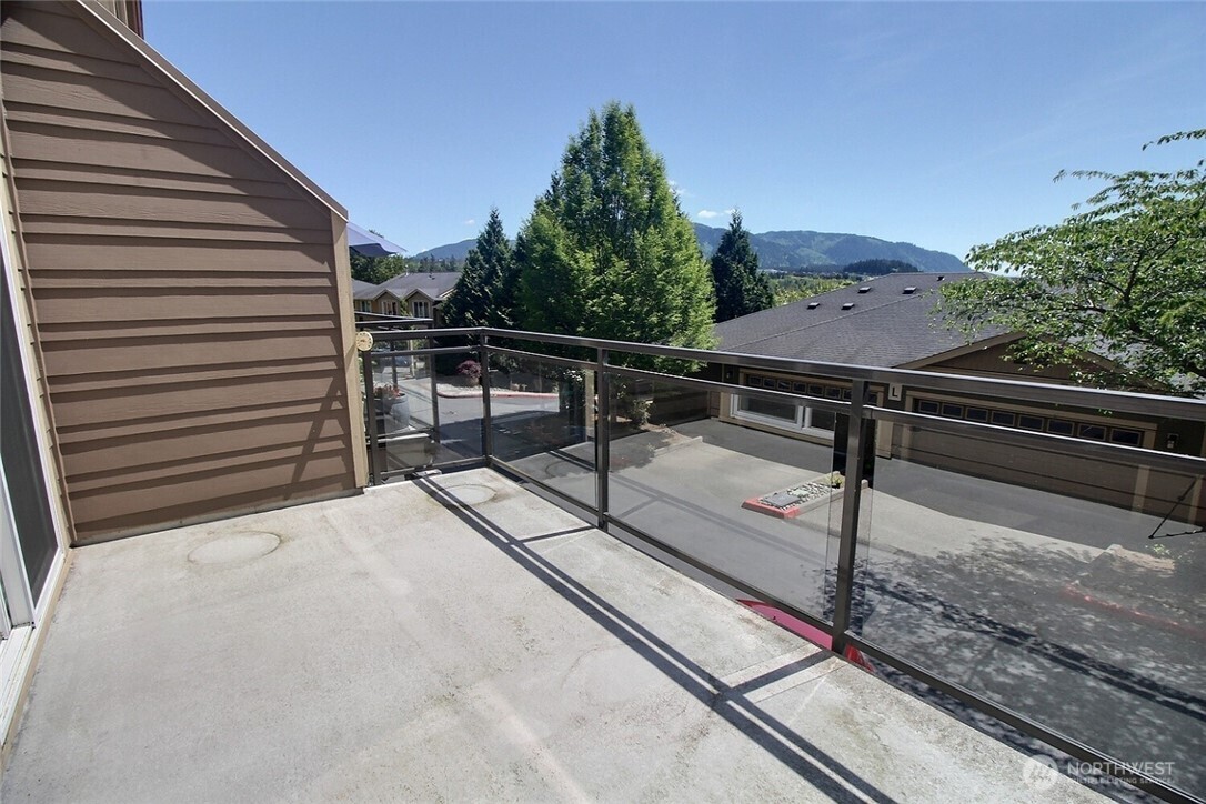 23300 Southeast Black Nugget Road, Unit H2 Issaquah, WA 98029 - Photo 6 of 36