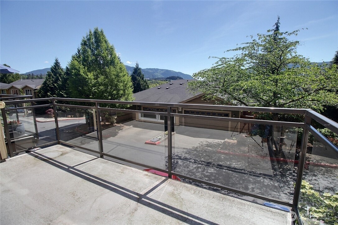 23300 Southeast Black Nugget Road, Unit H2 Issaquah, WA 98029 - Photo 7 of 36