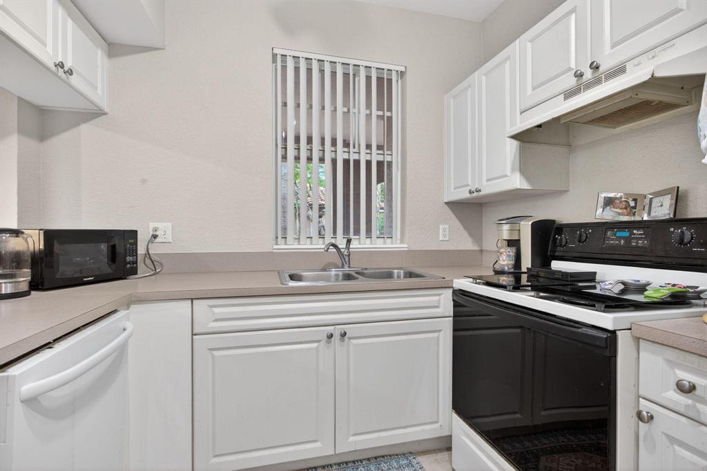 6890 West Sample Road, Unit 6890 Pompano Beach, FL 33063 - Photo 5 of 15 Kitchen
