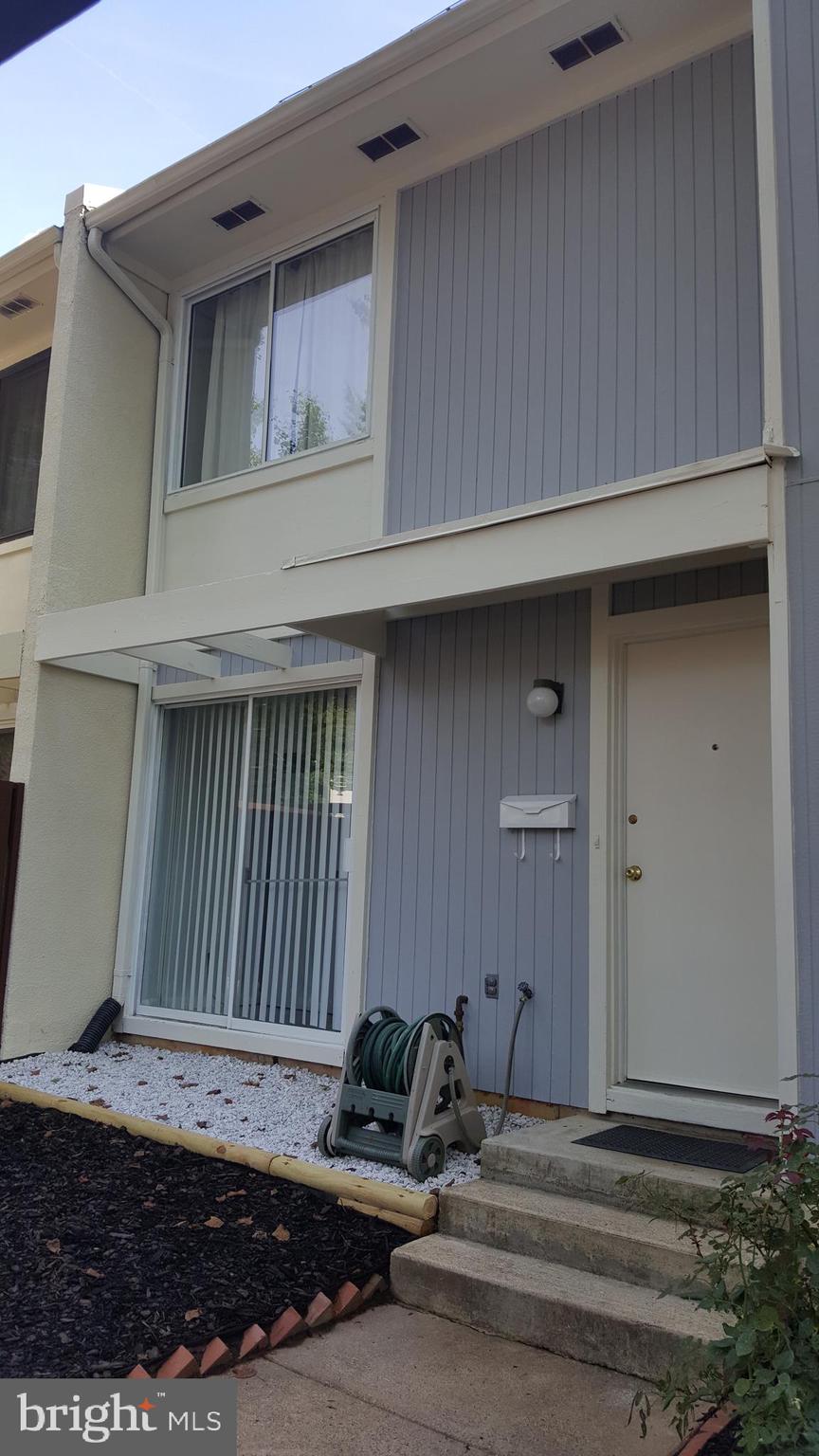 2393 Southgate Square Reston, VA 20191 - Photo 1 of 19