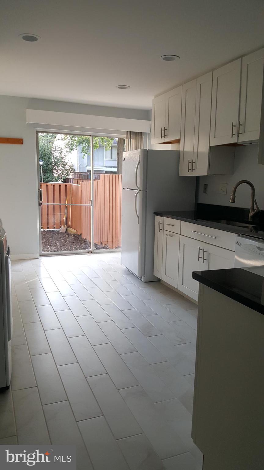 2393 Southgate Square Reston, VA 20191 - Photo 2 of 19