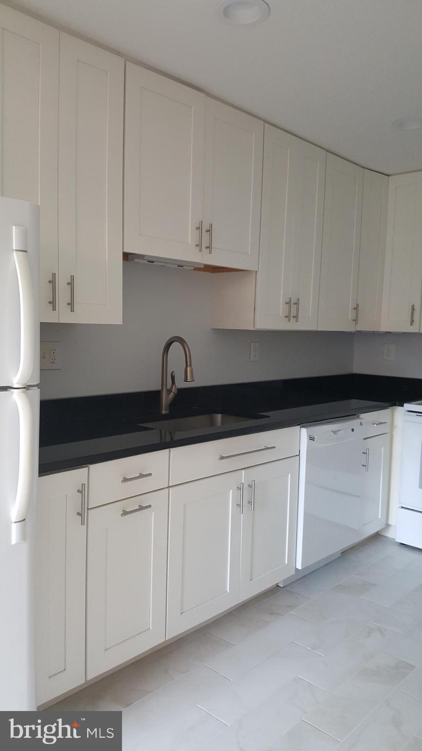 2393 Southgate Square Reston, VA 20191 - Photo 3 of 19
