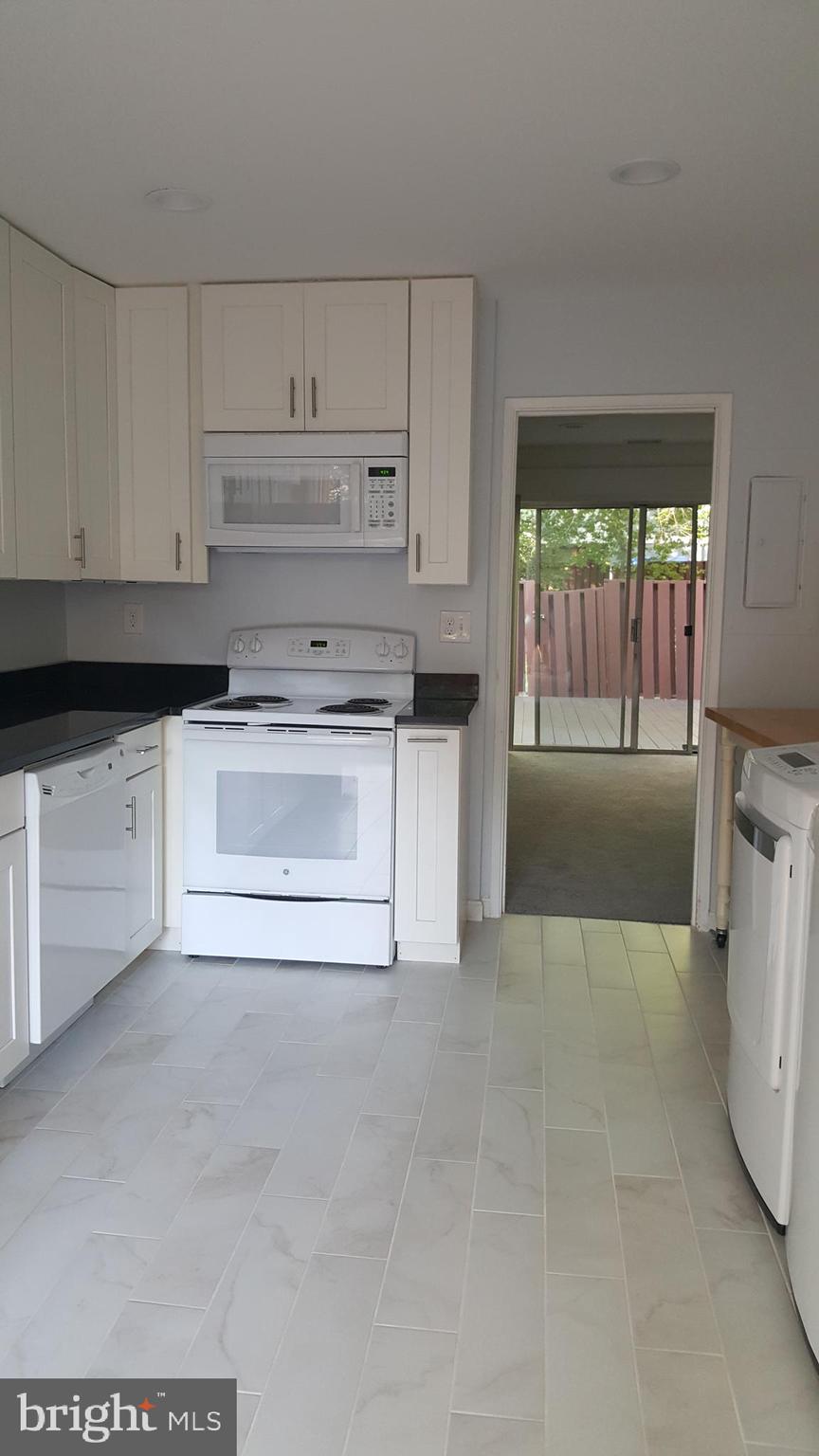 2393 Southgate Square Reston, VA 20191 - Photo 4 of 19