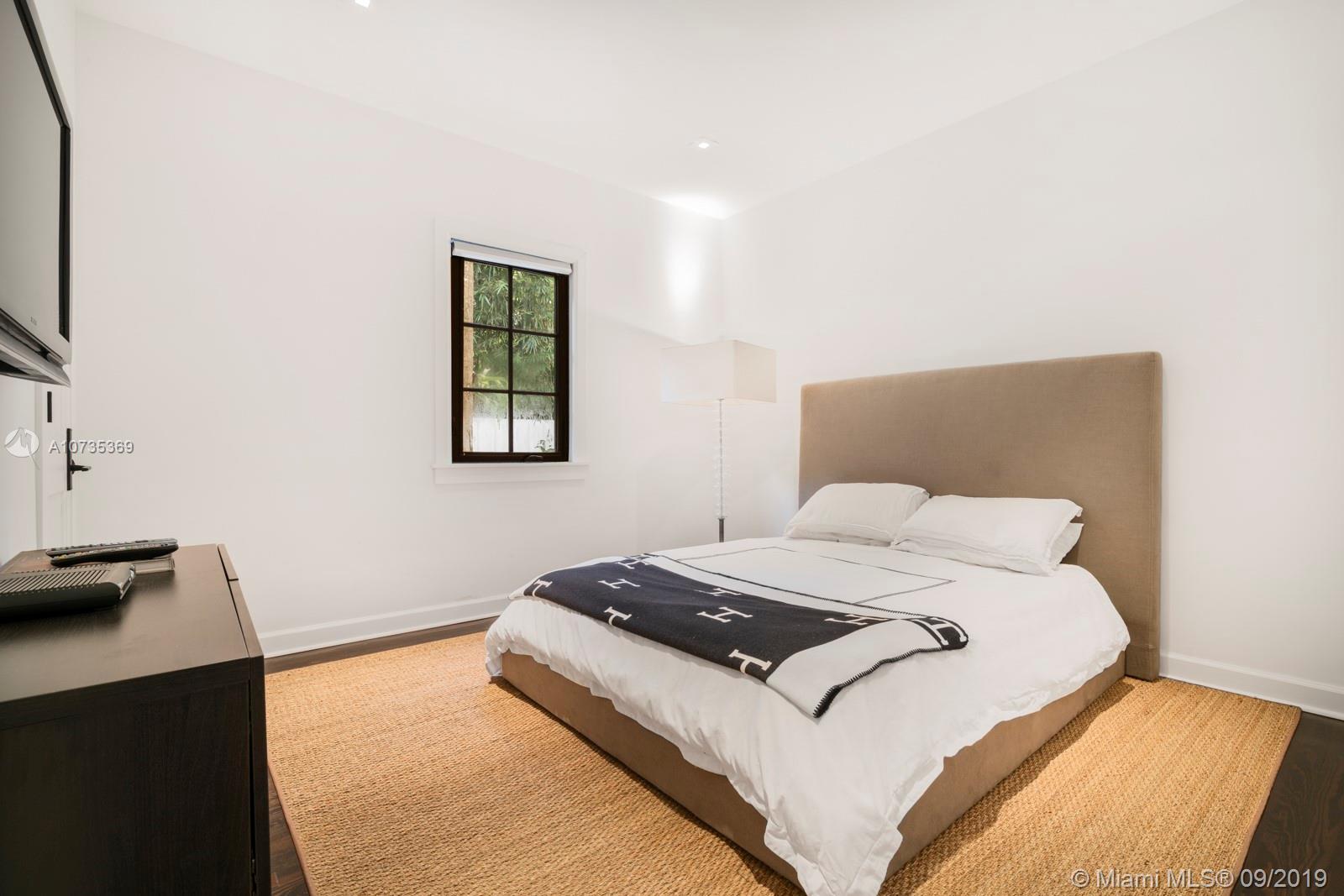 3679 Bougainvillea Road Miami, FL 33133 - Photo 11 of 35