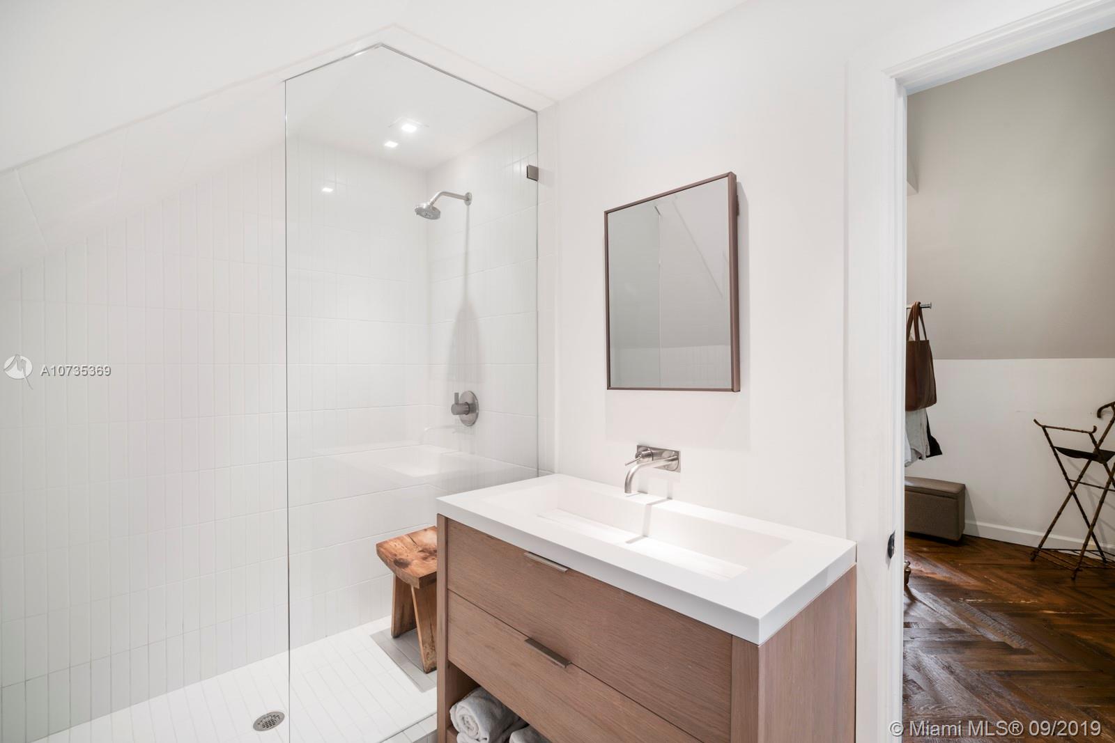 3679 Bougainvillea Road Miami, FL 33133 - Photo 18 of 35