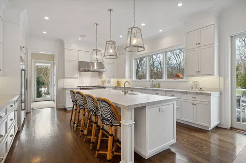 72 Birchwood Lane, Bridgehampton, NY 11932