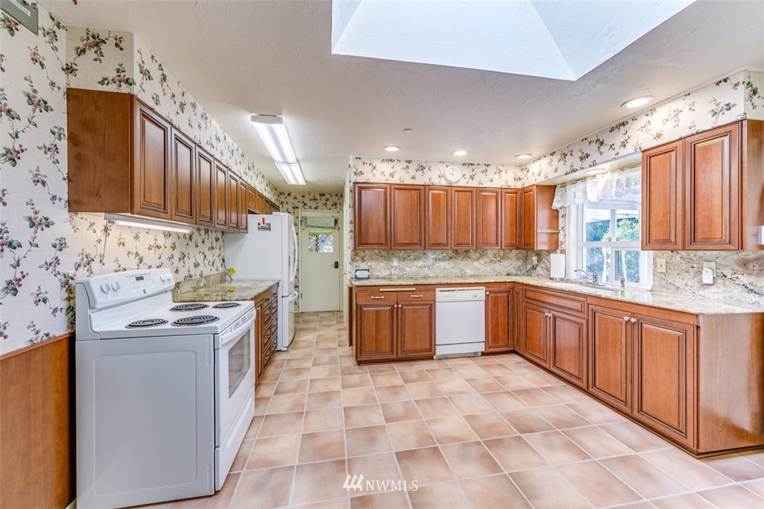 2038 East Lindberg Road Port Angeles, WA 98362 - Photo 6 of 40 Gallery Image 6