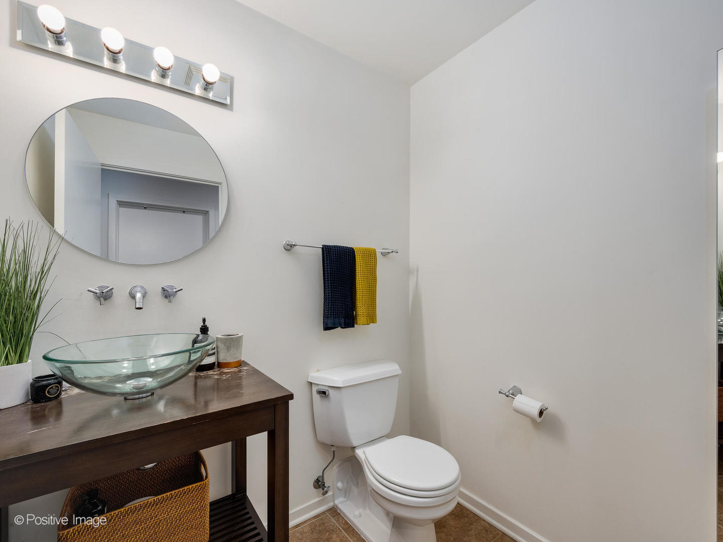 1040 West Adams Street, Unit 350 Chicago, IL 60607 - Photo 8 of 22 a bathroom with a toilet a sink and mirror