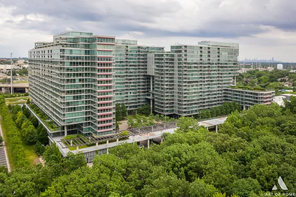 $1,695,000 | 9725 Woods Drive, Unit 1913, Skokie, IL 60077