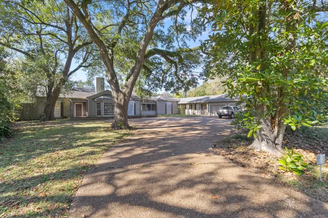 $240,000 | 102 West Caldwood Drive, Beaumont, TX 77707
