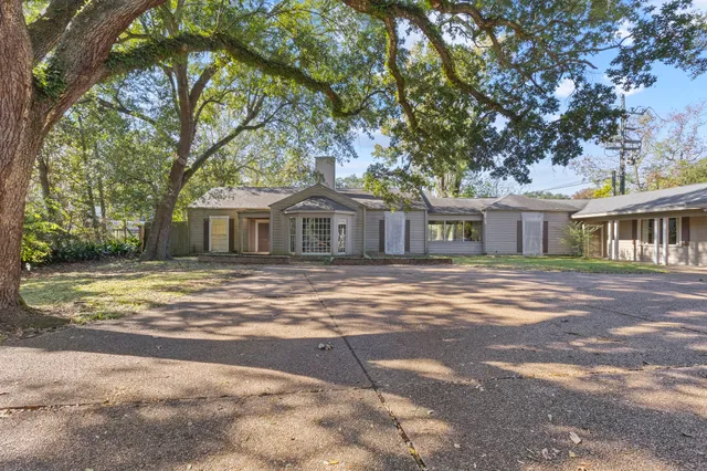 $240,000 | 102 West Caldwood Drive, Beaumont, TX 77707