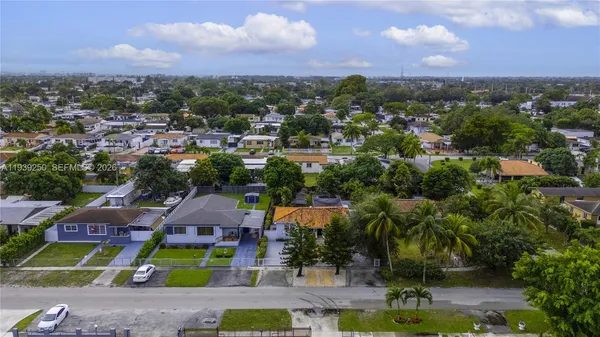 an aerial view of house with yard swimming pool and lake view