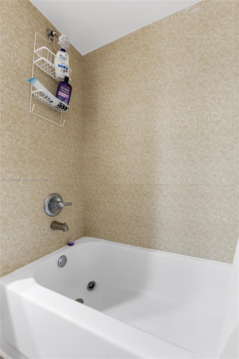 116 East 59th Street Hialeah, FL 33013 - Photo 46 of 51 a bathroom with a bathtub