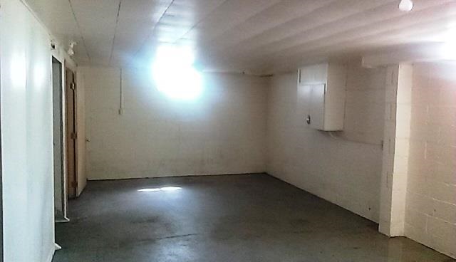 4170 Rotary Road Rockford, IL 61109 - Photo 13 of 13 an empty room with windows