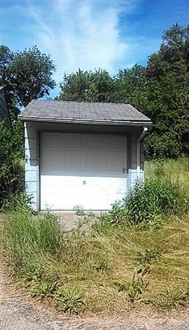 4170 Rotary Road Rockford, IL 61109 - Photo 5 of 13 a view of a house with a plants