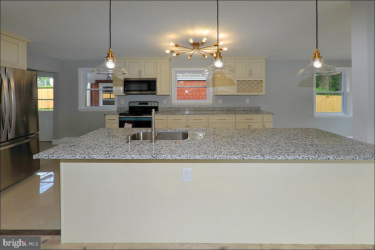 1302 Glendale Road Baltimore, MD 21239 - Photo 3 of 28