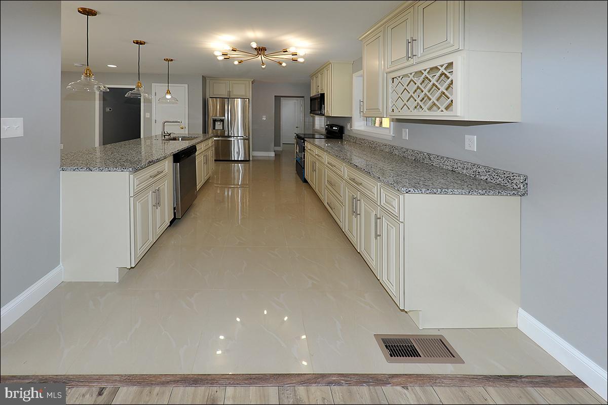 1302 Glendale Road Baltimore, MD 21239 - Photo 5 of 28