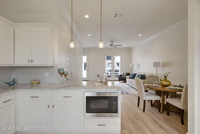 $319,000 | 1510 Kaliste Saloom Road, Unit 201, Lafayette, LA 70508