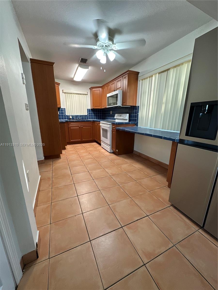 10371 Southwest 201st Terrace Cutler Bay, FL 33189 - Photo 5 of 27