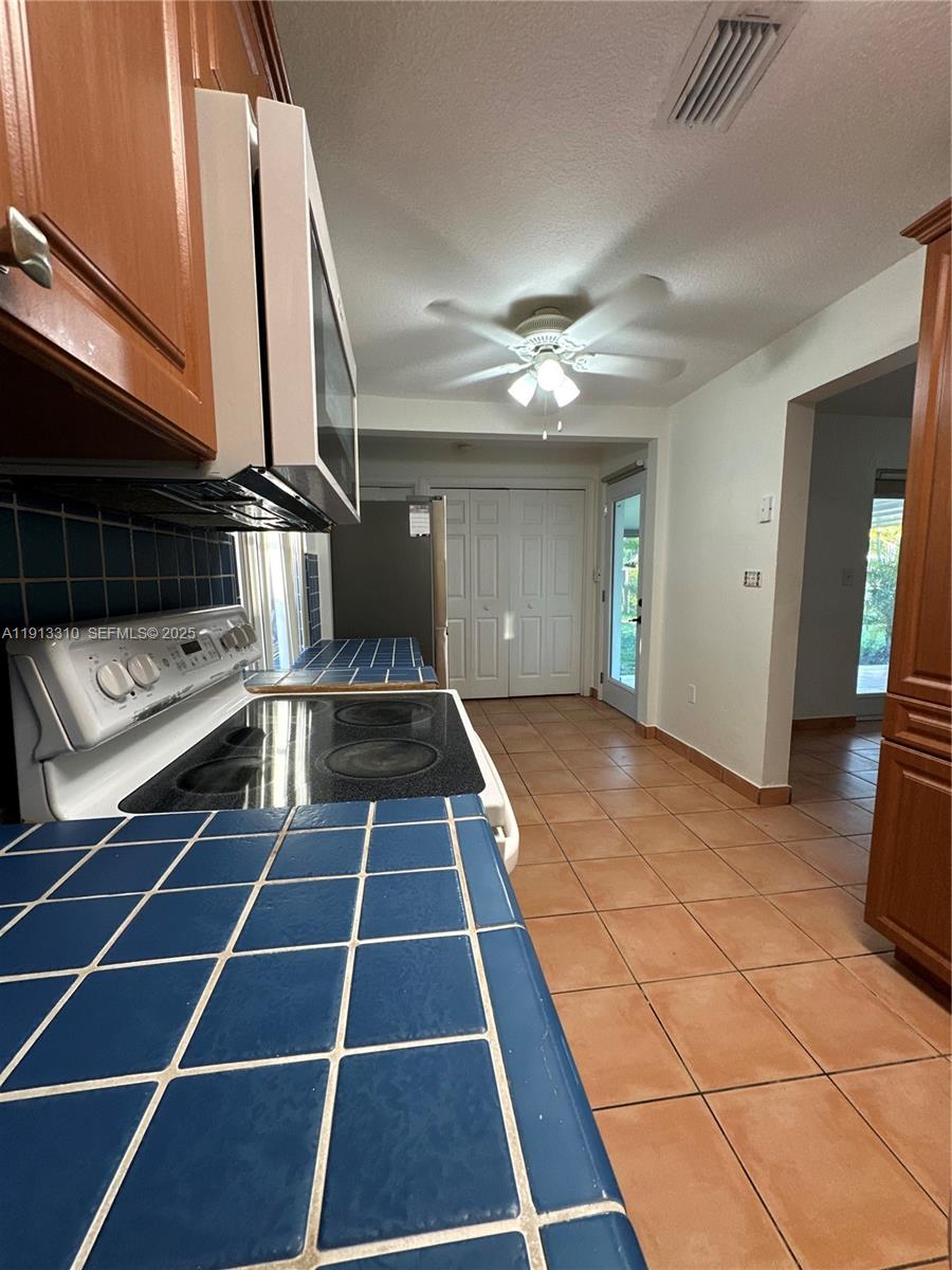 10371 Southwest 201st Terrace Cutler Bay, FL 33189 - Photo 6 of 27
