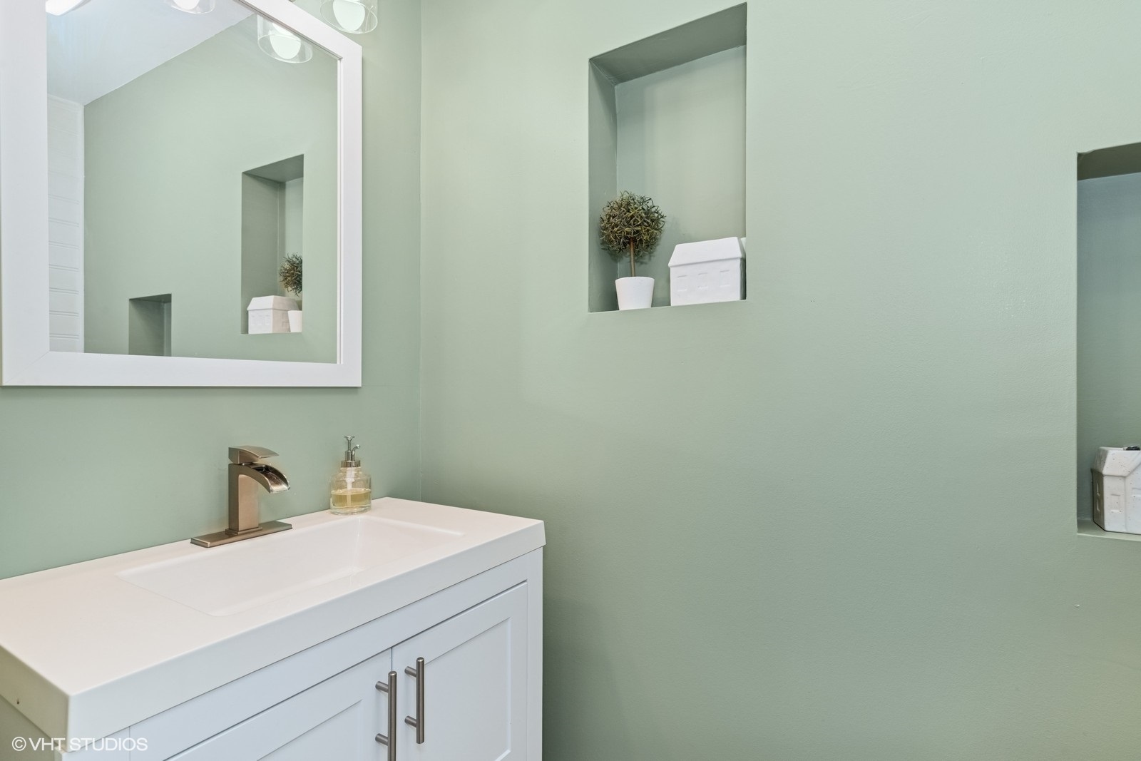 811 Woodland Road Wauconda, IL 60084 - Photo 17 of 25 Gallery Image 17