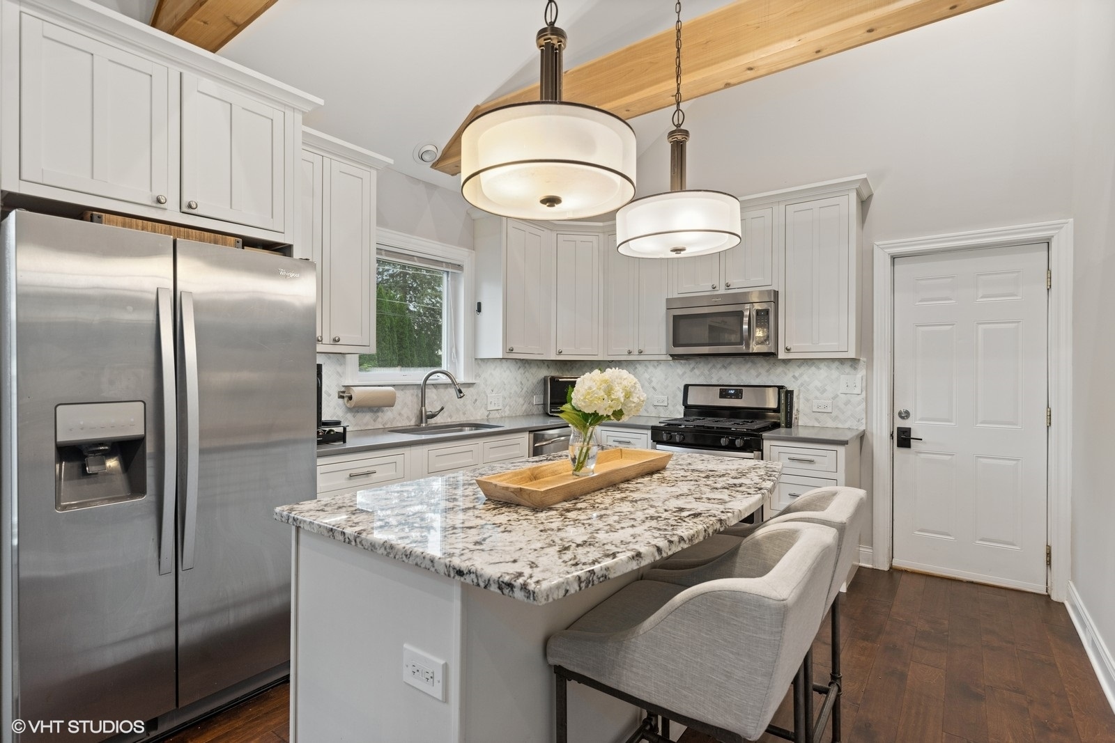 811 Woodland Road Wauconda, IL 60084 - Photo 5 of 25 Gallery Image 5