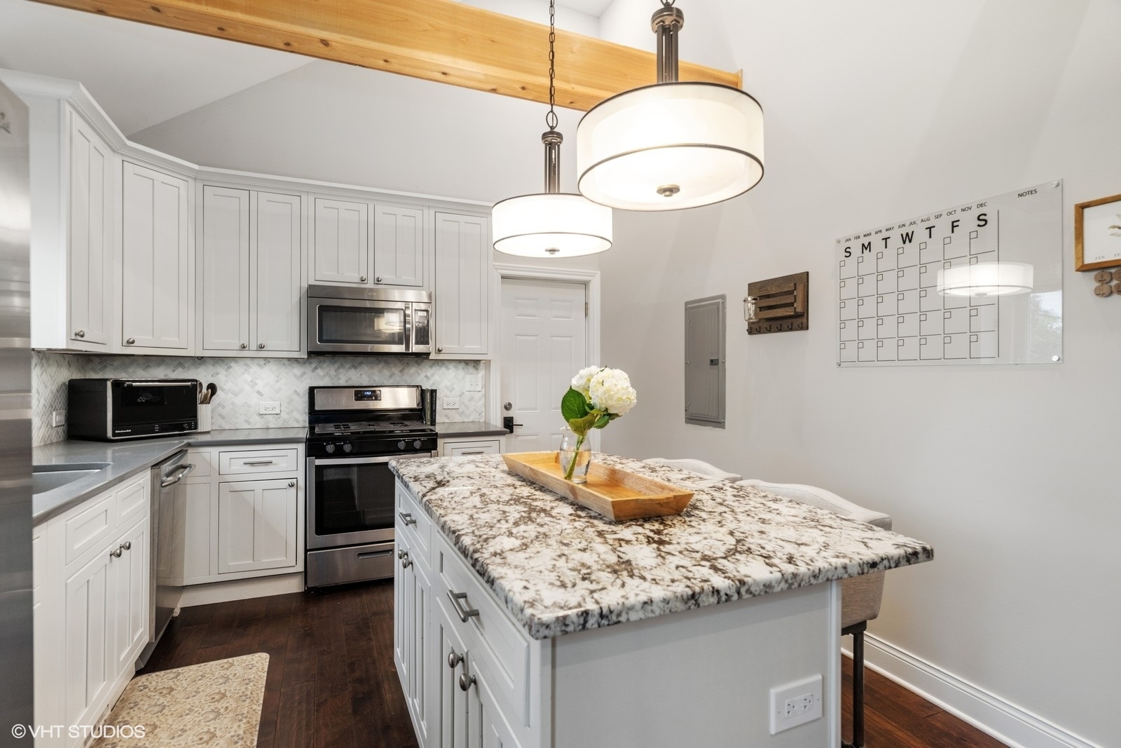 811 Woodland Road Wauconda, IL 60084 - Photo 6 of 25 Gallery Image 6