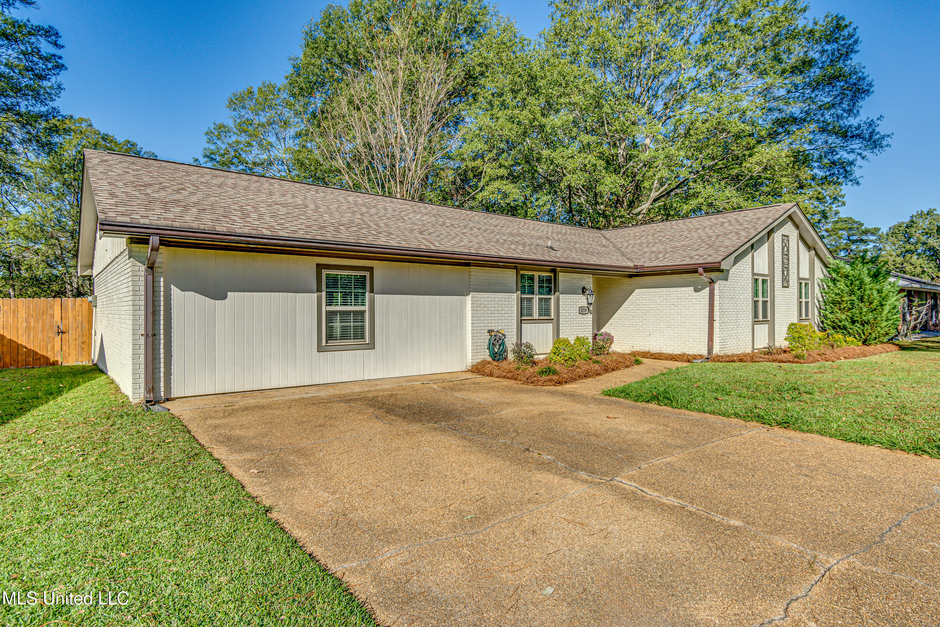159 Post Hill Road Brandon, MS 39042 - Photo 2 of 31 159 Post HIll Rd-54