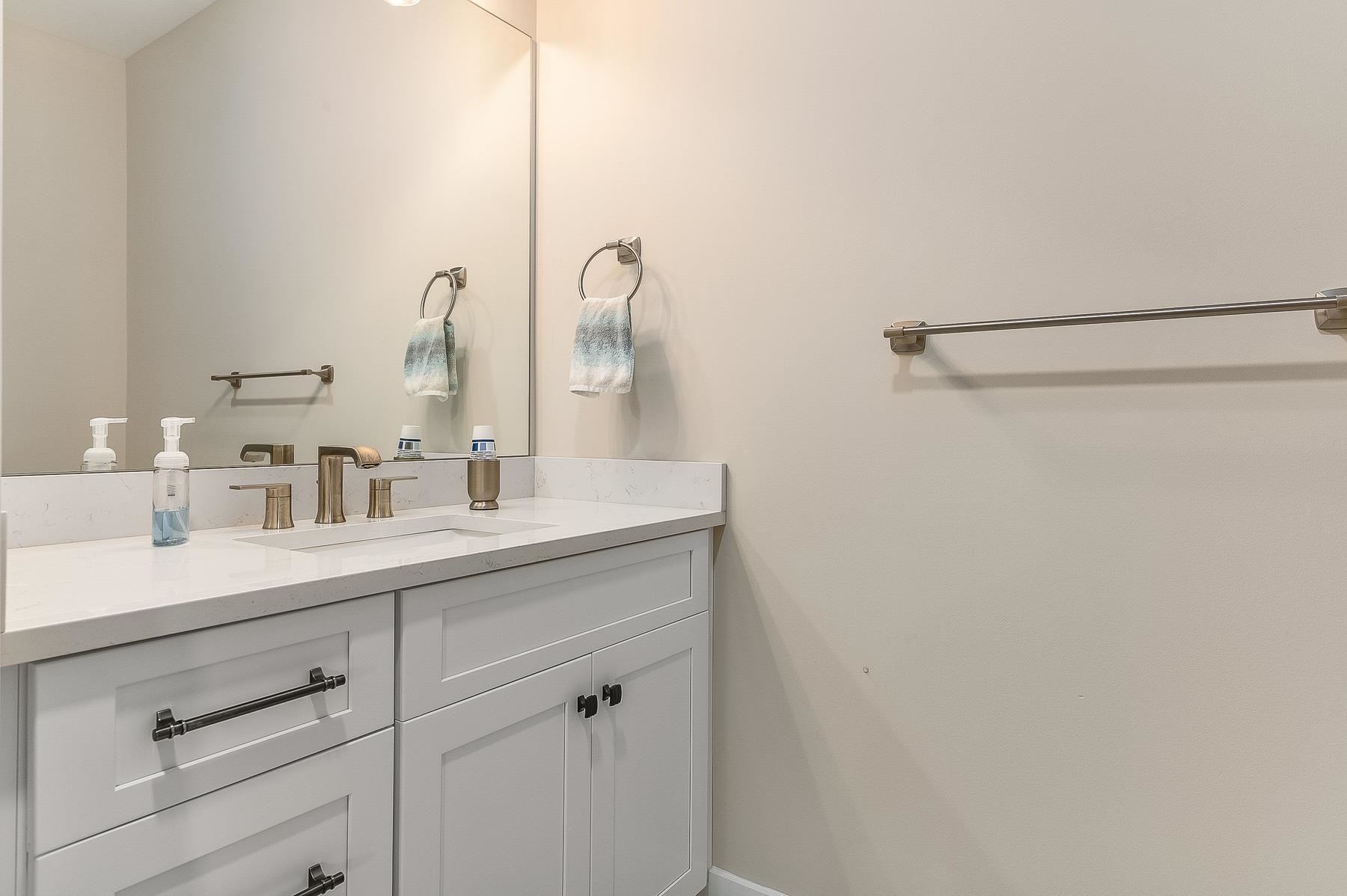 3 Thompson Road North Hampton, NH 03862 - Photo 14 of 29