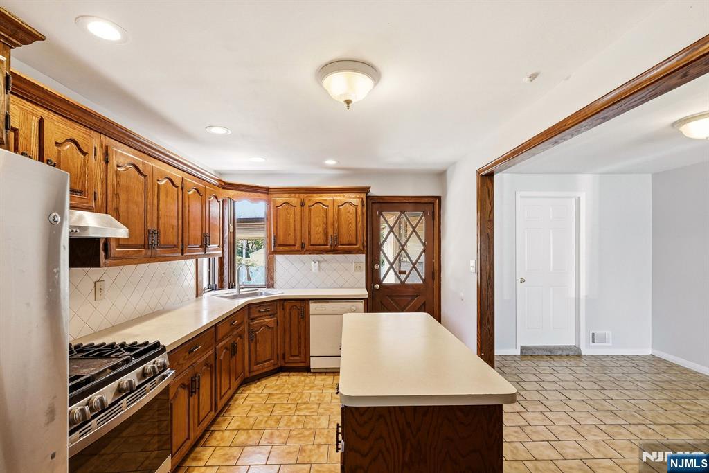 25 Corsi Road Bloomfield, NJ 07003 - Photo 12 of 29 Gallery Image 12