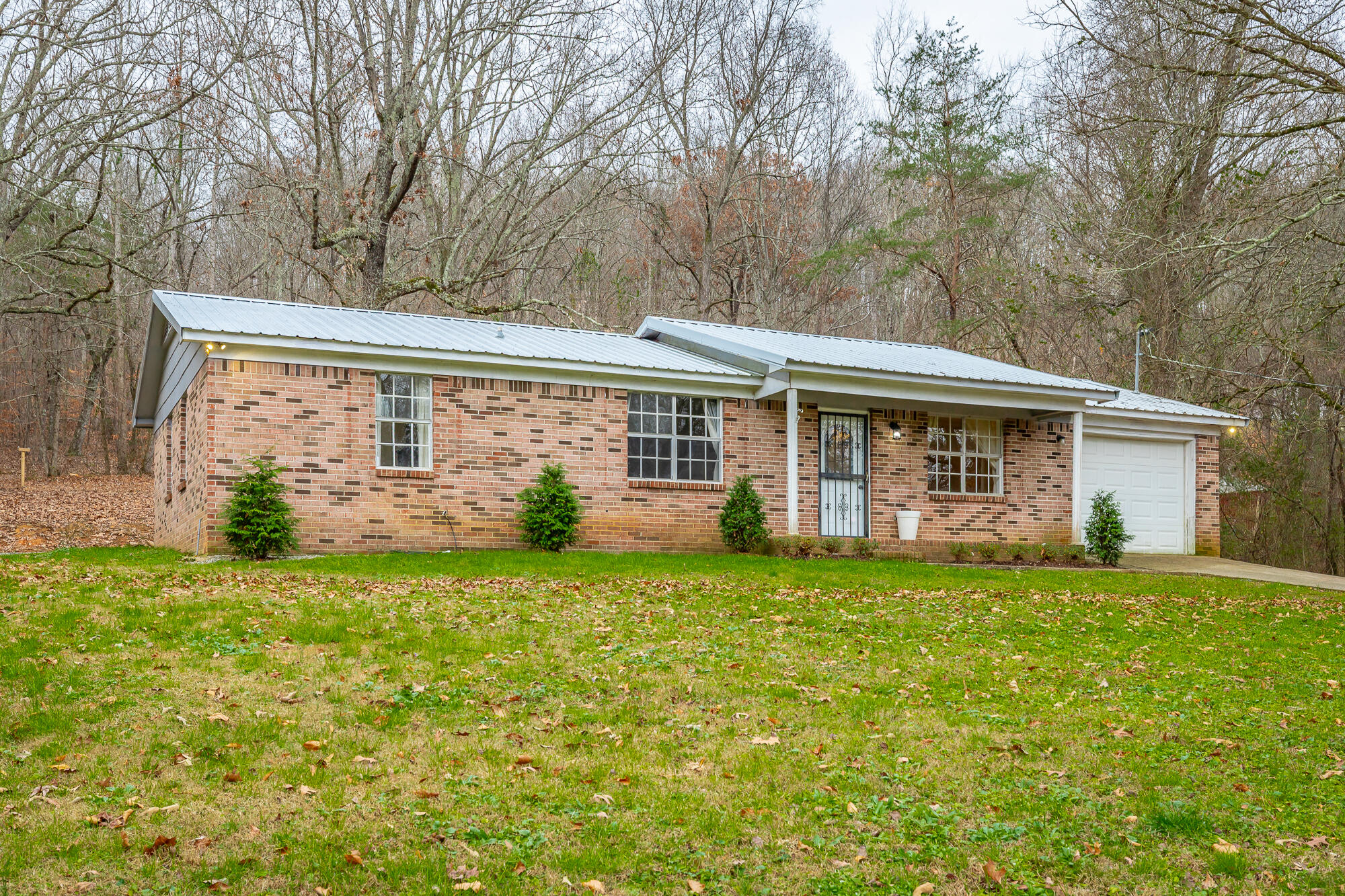 670 Sherry Road Jasper, TN 37347 - Photo 3 of 52 670 Sherry Road HD-38