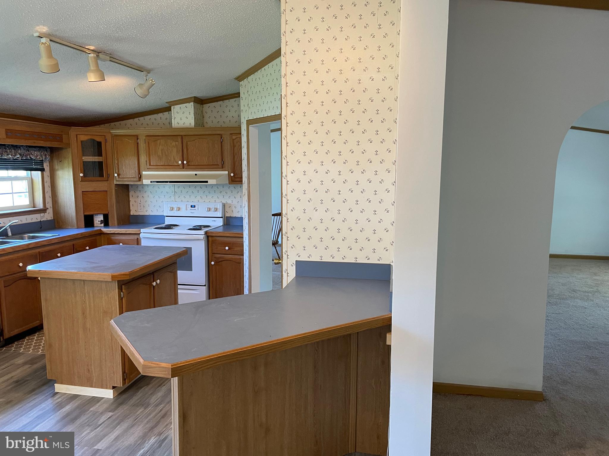 307 Ridge Road Elizabethtown, PA 17022 - Photo 40 of 73 Kitchen with island and breakfast nook