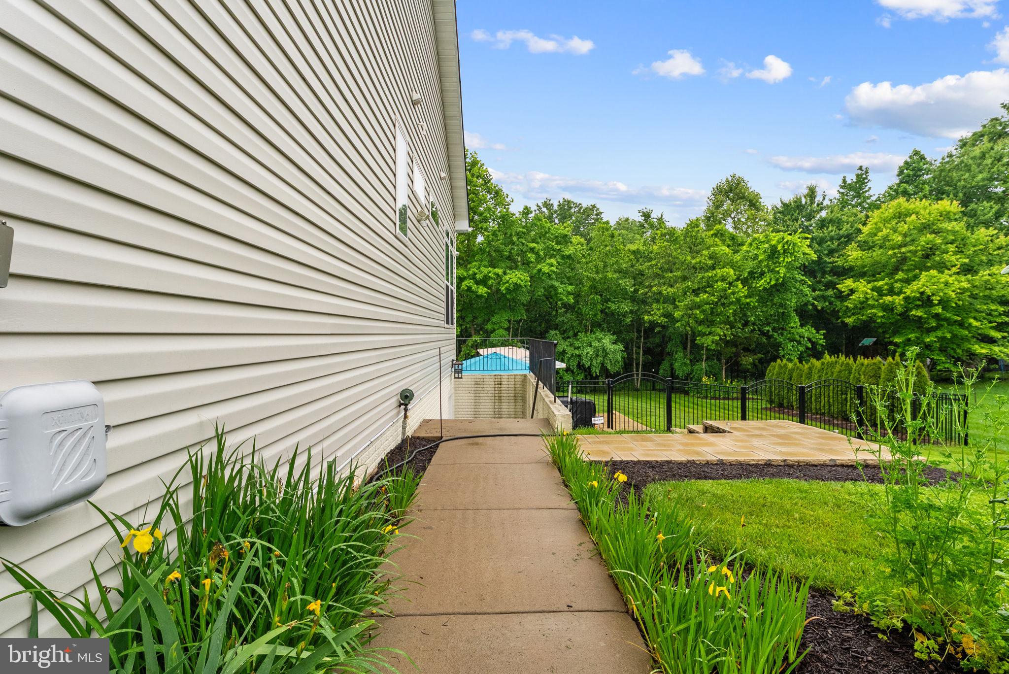 9801 Thoroughbred Road Warrenton, VA 20187 - Photo 89 of 119 Right side of house