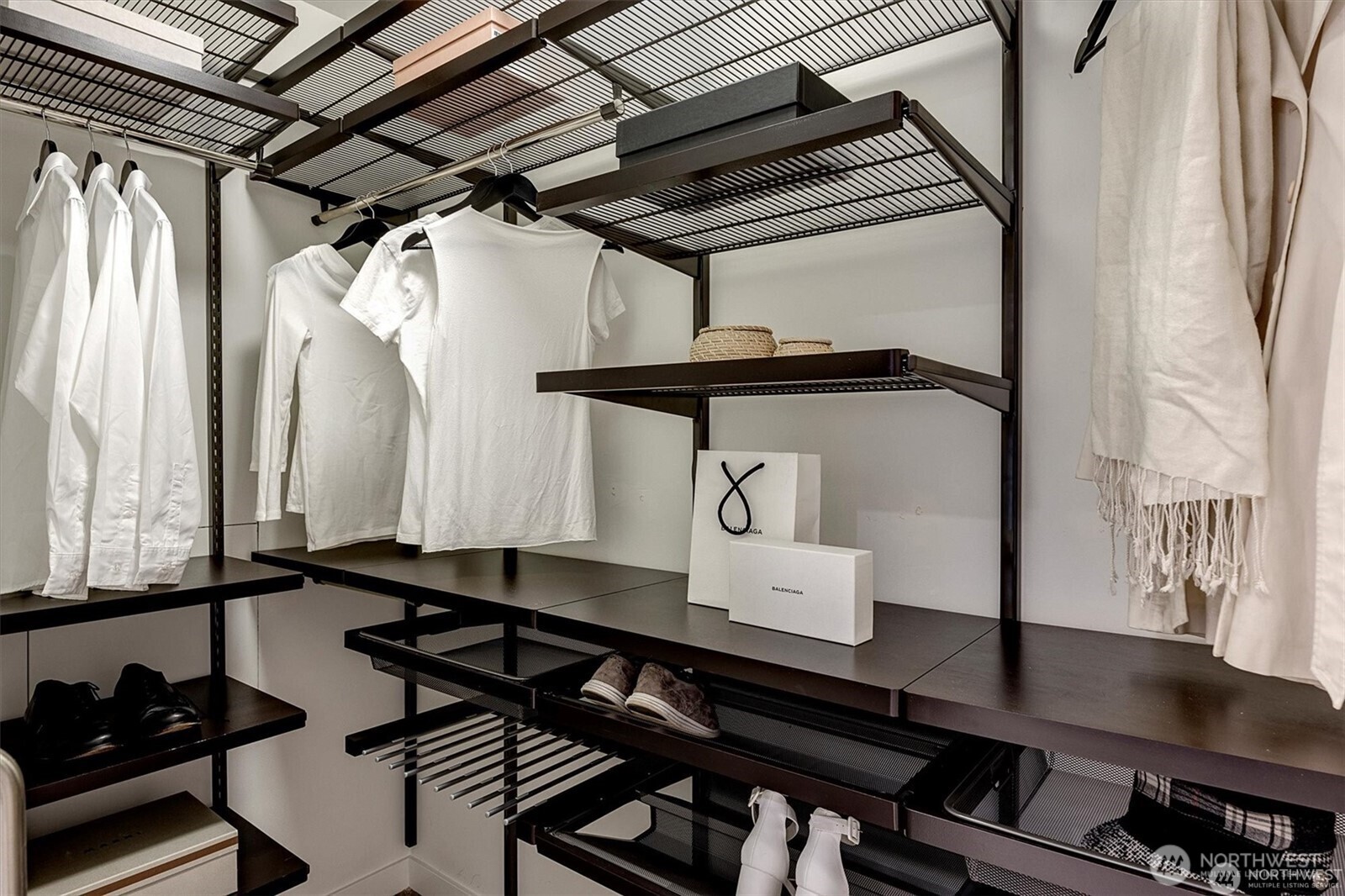 1321 Seneca Street, Unit 401 Seattle, WA 98101 - Photo 20 of 39 a table with chairs and a stove top oven