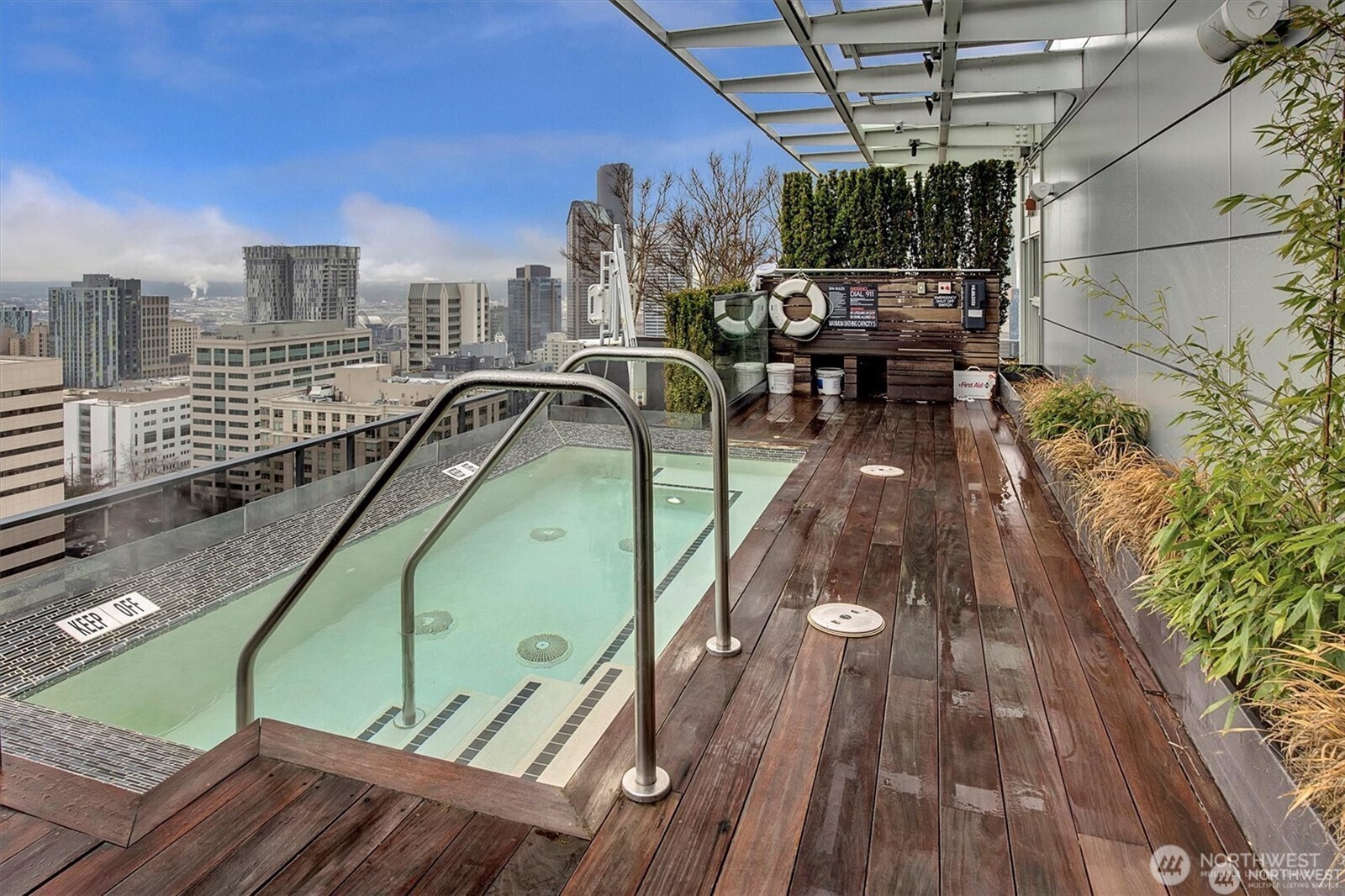 1321 Seneca Street, Unit 401 Seattle, WA 98101 - Photo 28 of 39 a view of balcony with furniture