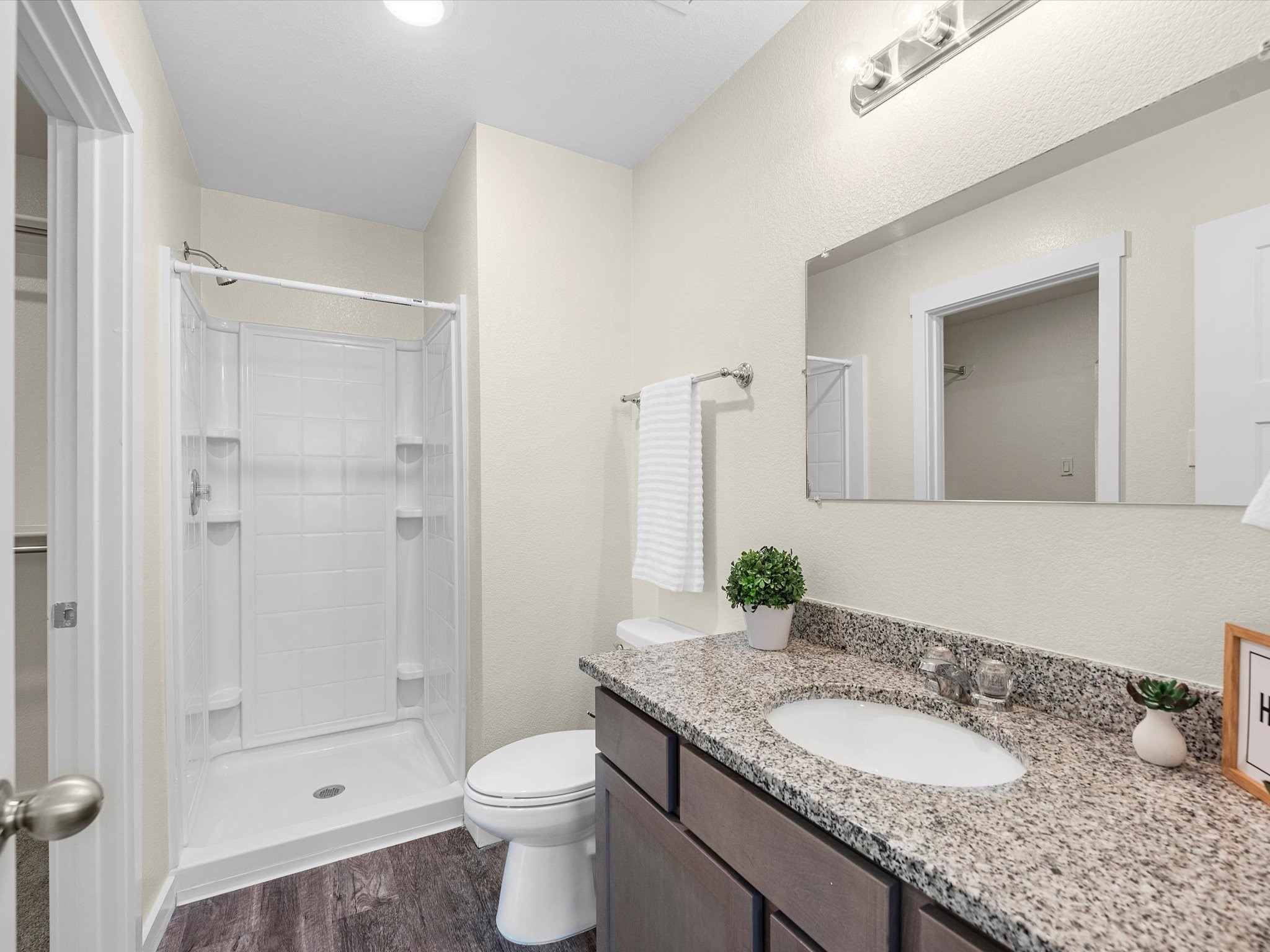 21155 Gosling Road, Unit 30D Spring, TX 77388 - Photo 21 of 36 Secondary Bath