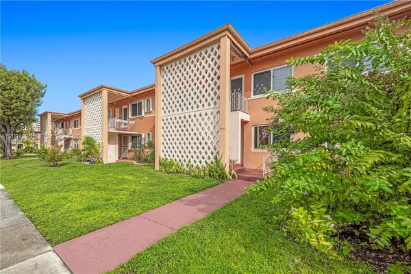 $275,000 | 3451 Southwest 11th Street, Unit 3 7B, Miami, FL 33135