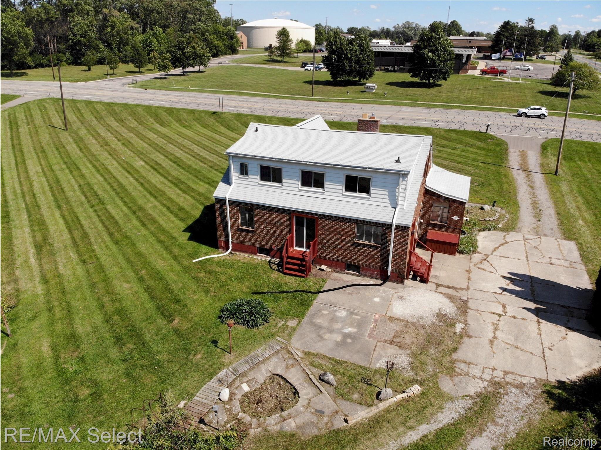 4304 South Center Road Burton, MI 48519 - Photo 6 of 28 4304 S Center Road 03.JPG